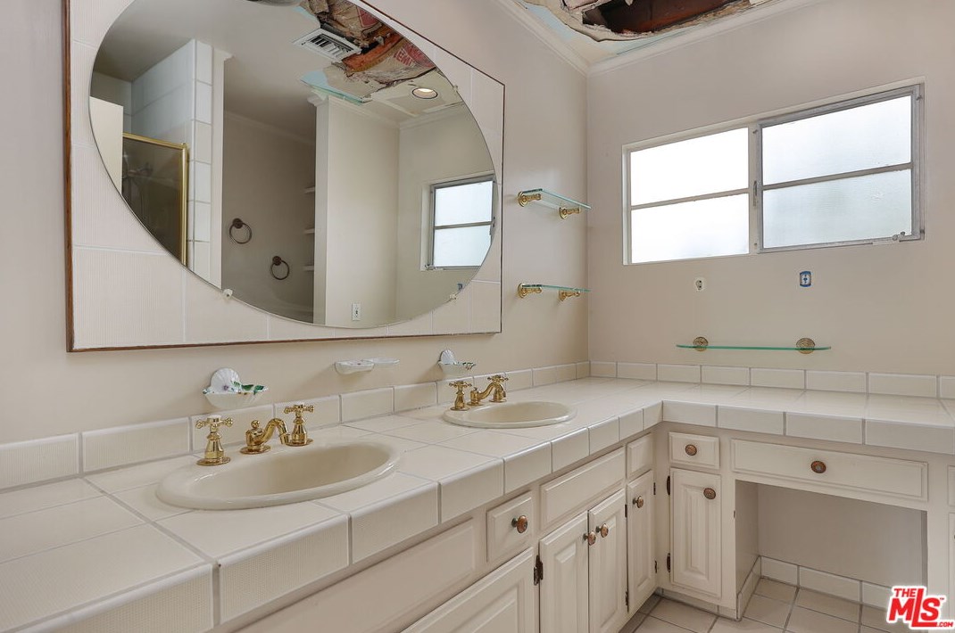 2445 Nalin Dr, Los Angeles CA  90077-1806 exterior