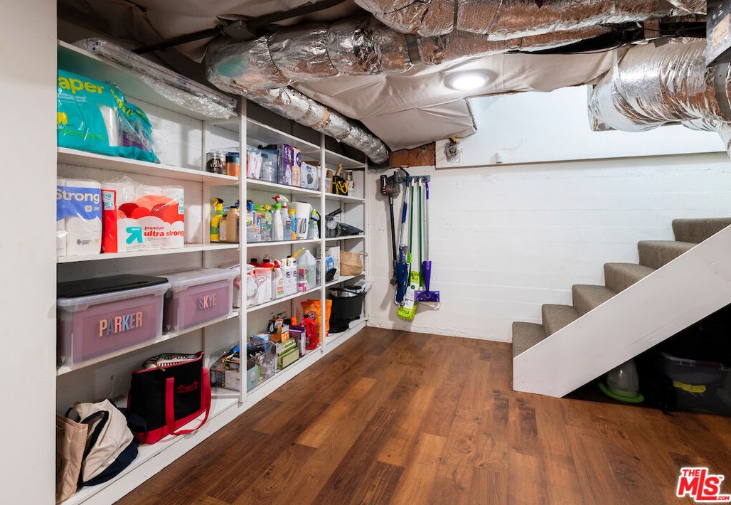 420 Bentley Ave, Los Angeles CA  90049-3513 exterior