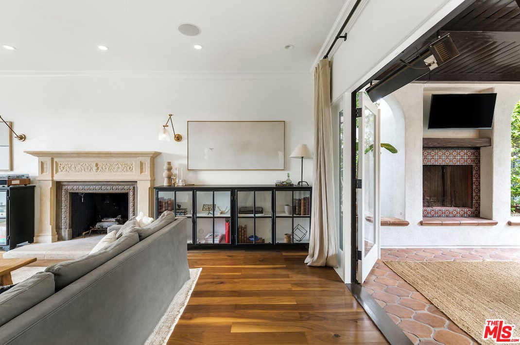 420 Bentley Ave, Los Angeles CA  90049-3513 exterior