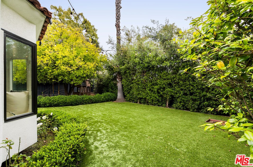420 Bentley Ave, Los Angeles CA  90049-3513 exterior