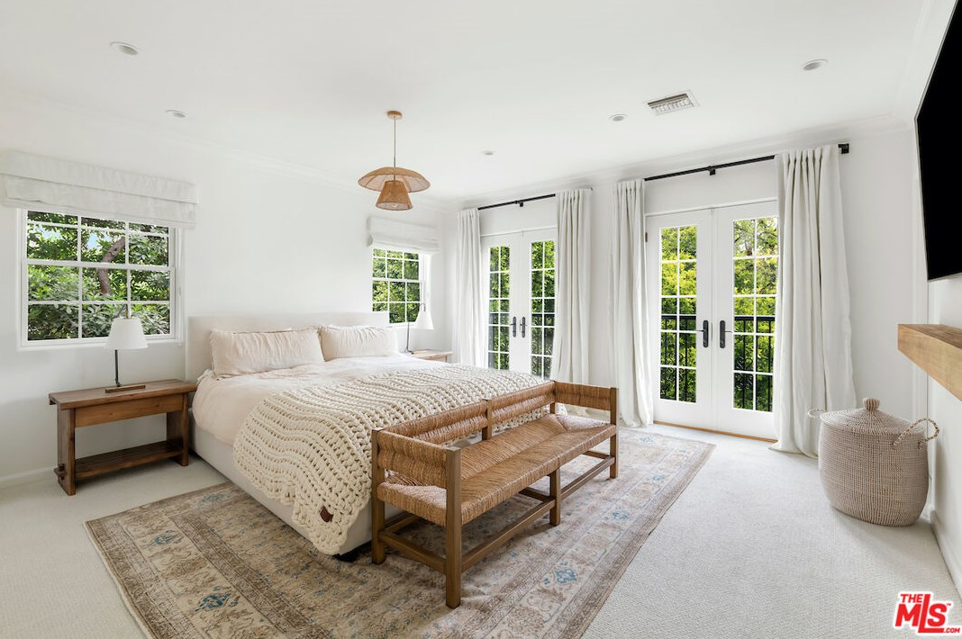 420 Bentley Ave, Los Angeles CA  90049-3513 exterior