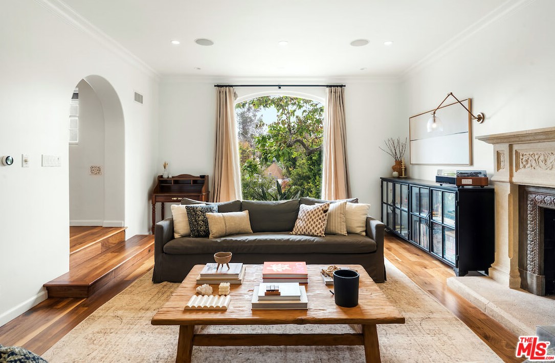 420 Bentley Ave, Los Angeles CA  90049-3513 exterior