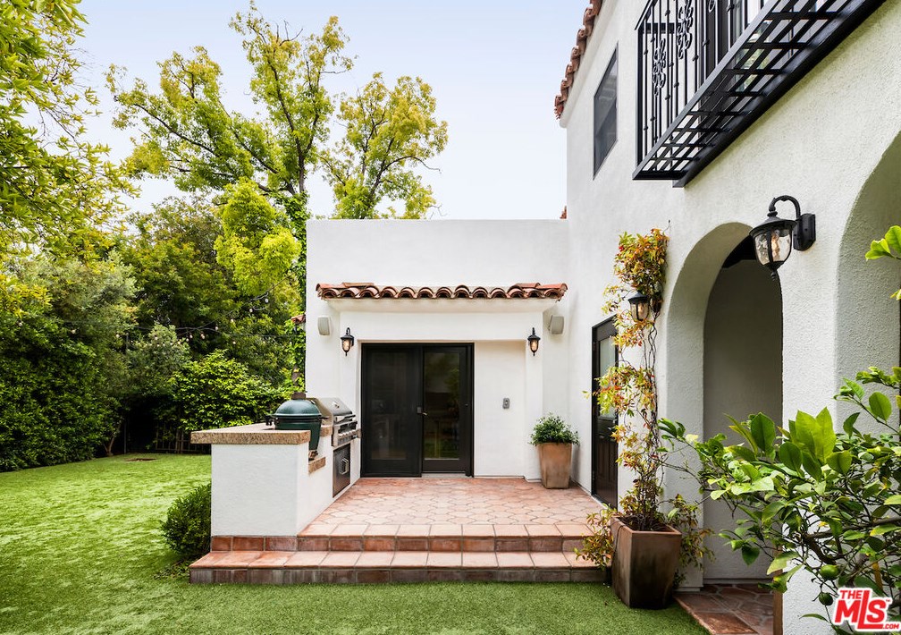 420 Bentley Ave, Los Angeles CA  90049-3513 exterior
