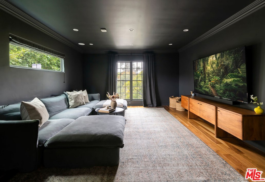 420 Bentley Ave, Los Angeles CA  90049-3513 exterior
