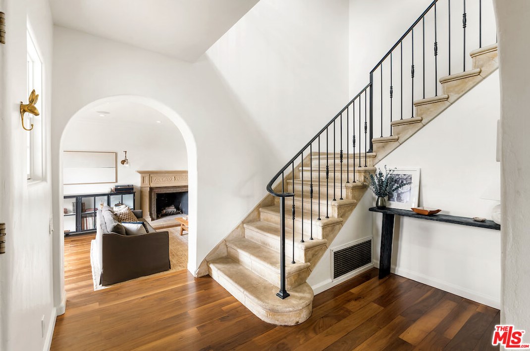 420 Bentley Ave, Los Angeles CA  90049-3513 exterior