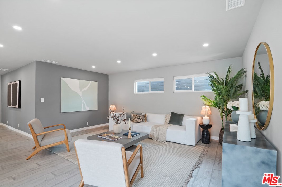 3582 Kelton Ave, Los Angeles CA  90034-5506 exterior