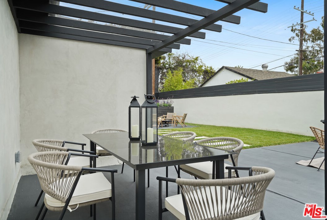 3582 Kelton Ave, Los Angeles CA  90034-5506 exterior