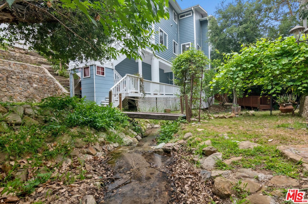 236 Cyn Rd, Thousand Oaks CA 91320-4608 exterior