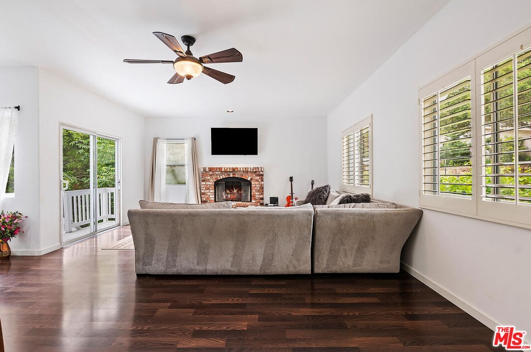 236 Cyn Rd, Thousand Oaks CA 91320-4608 exterior