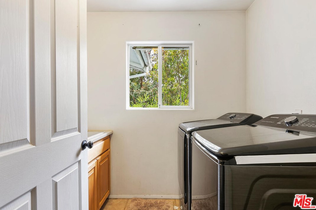 236 Cyn Rd, Thousand Oaks CA 91320-4608 exterior