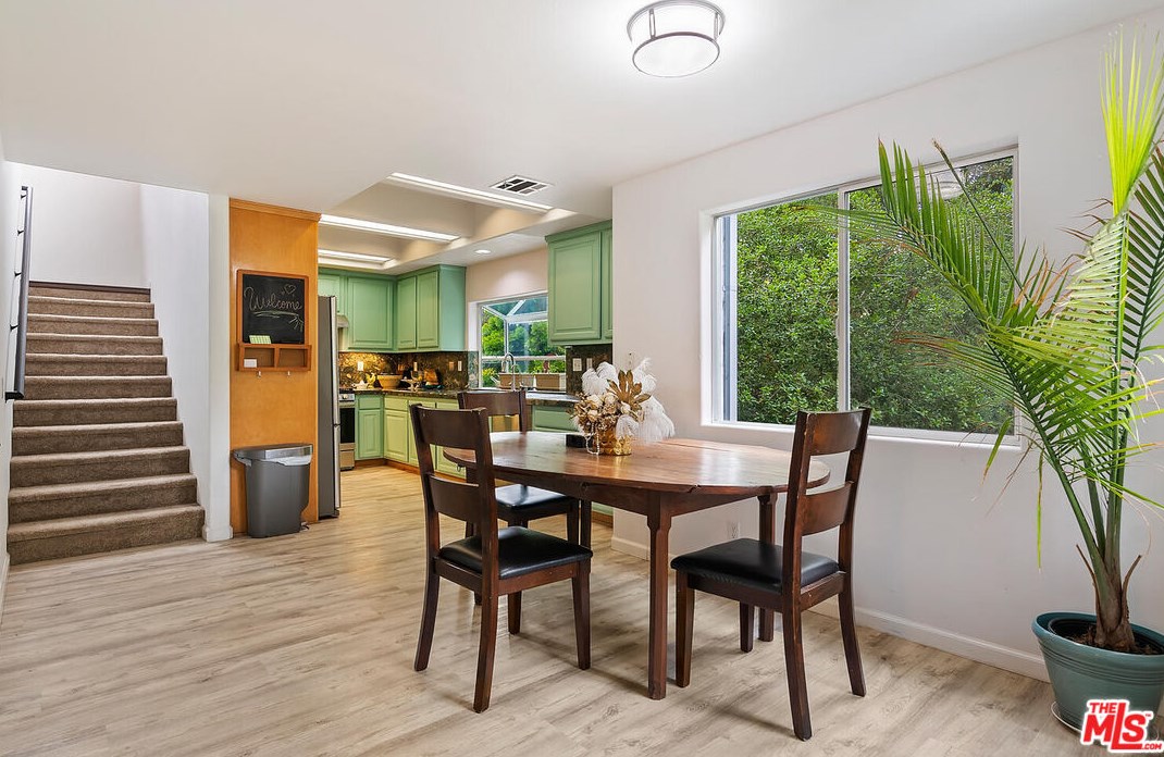 236 Cyn Rd, Thousand Oaks CA 91320-4608 exterior