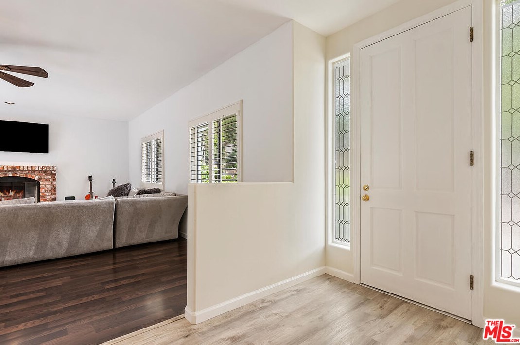 236 Cyn Rd, Thousand Oaks CA 91320-4608 exterior