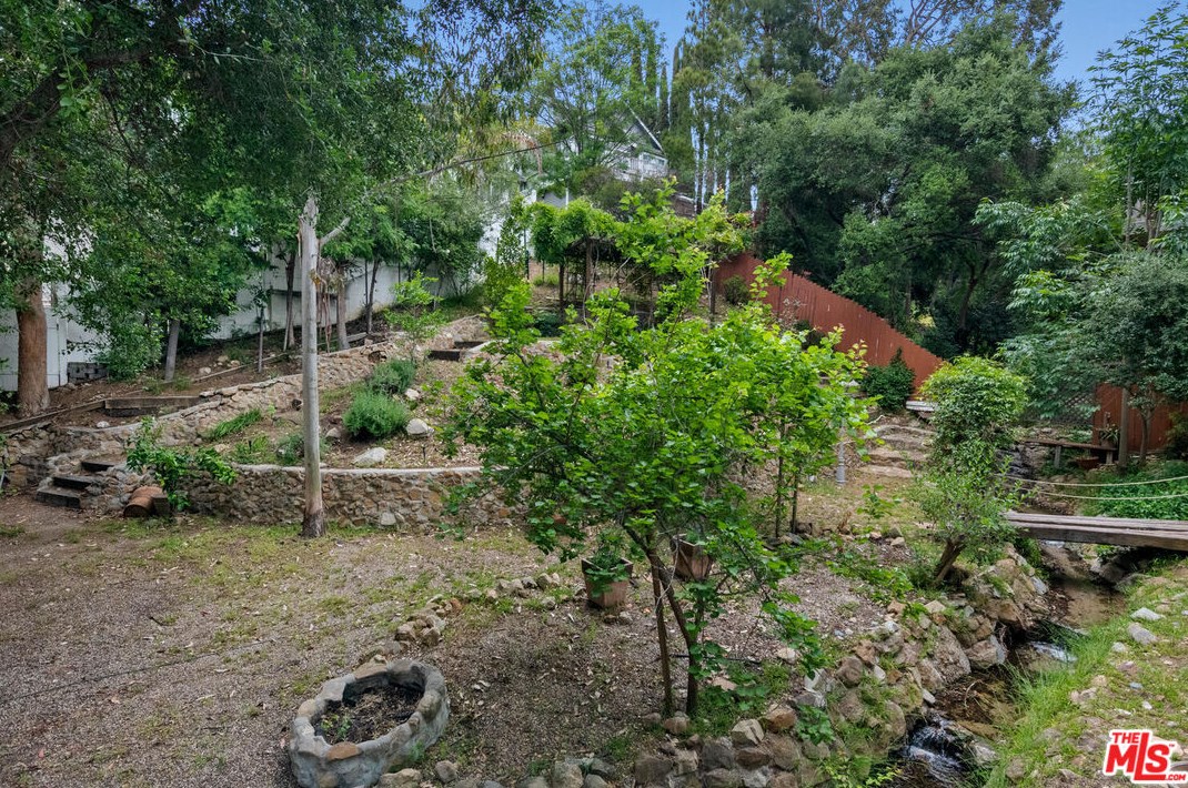 236 Cyn Rd, Thousand Oaks CA 91320-4608 exterior