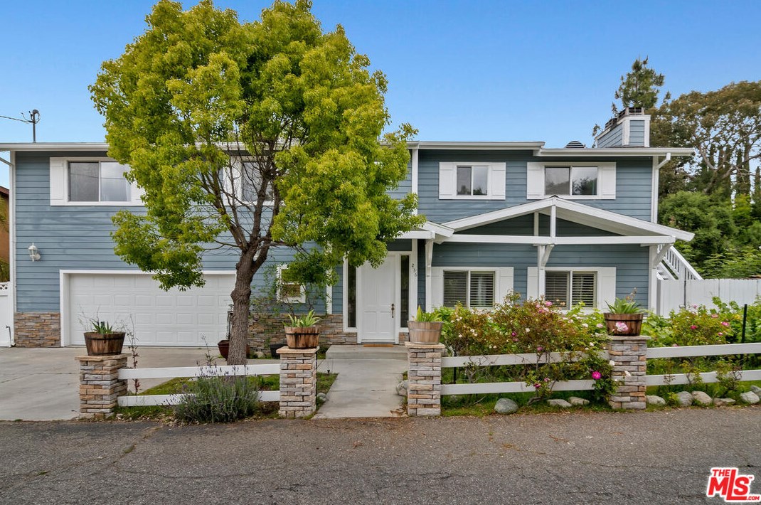 236 Cyn Rd, Thousand Oaks CA 91320-4608 exterior