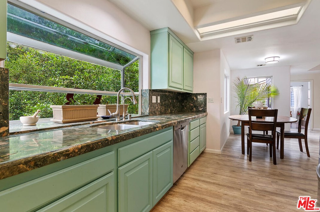 236 Cyn Rd, Thousand Oaks CA 91320-4608 exterior