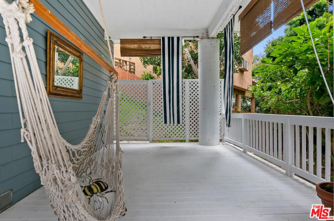 236 Cyn Rd, Thousand Oaks CA 91320-4608 exterior