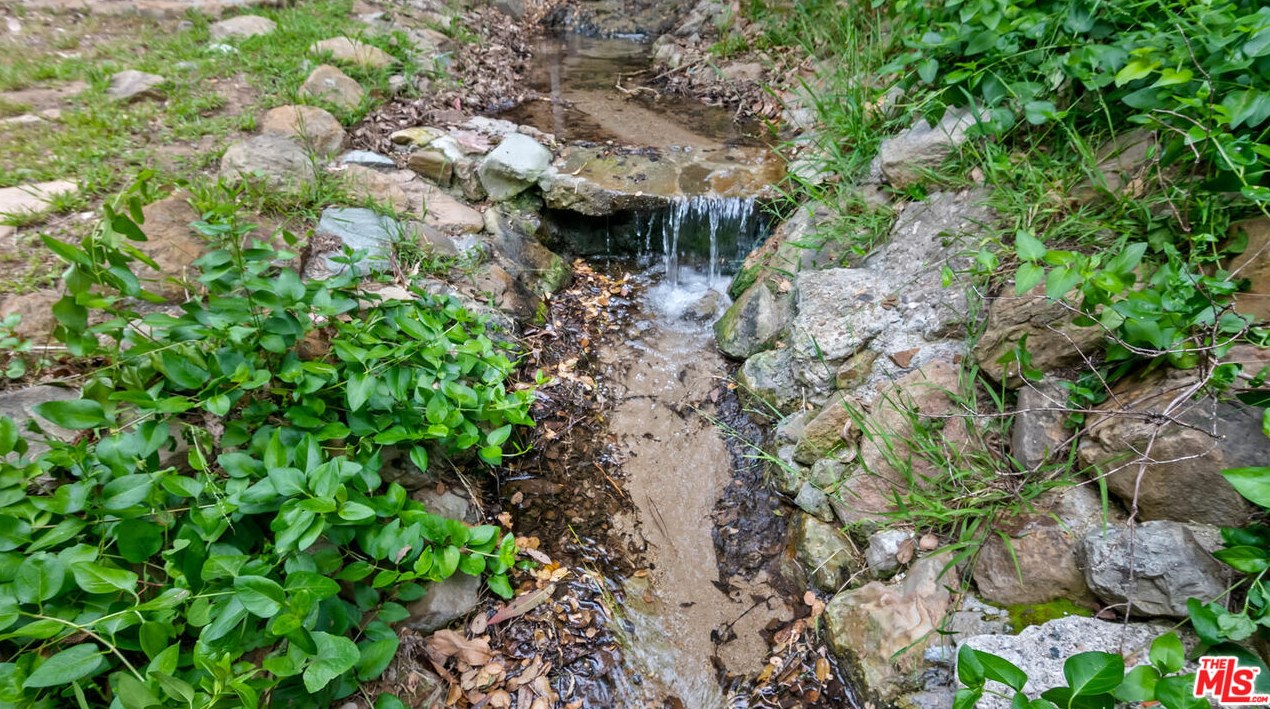 236 Cyn Rd, Thousand Oaks CA 91320-4608 exterior