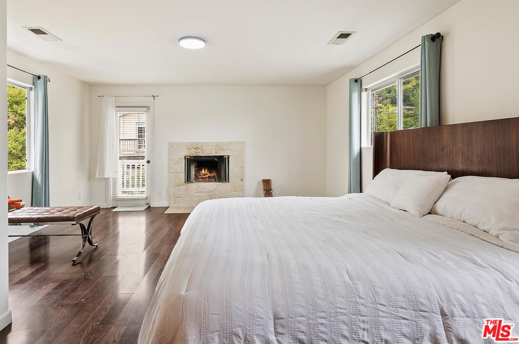 236 Cyn Rd, Thousand Oaks CA 91320-4608 exterior