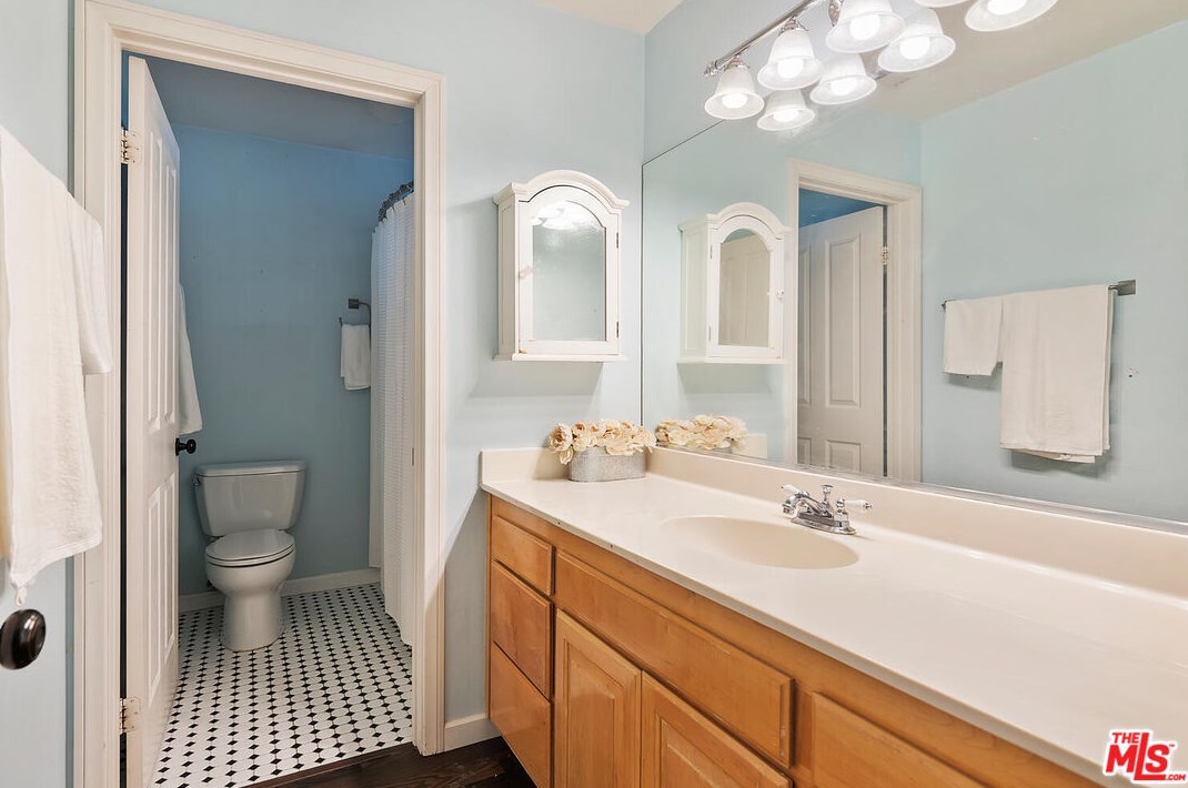 236 Cyn Rd, Thousand Oaks CA 91320-4608 exterior