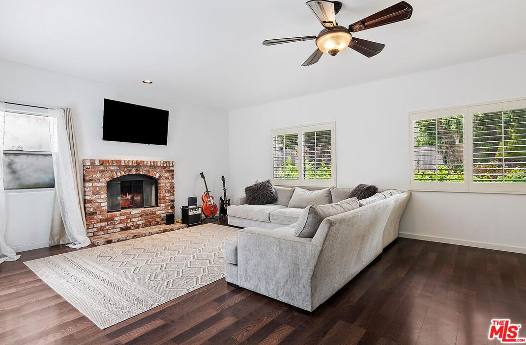 236 Cyn Rd, Thousand Oaks CA 91320-4608 exterior