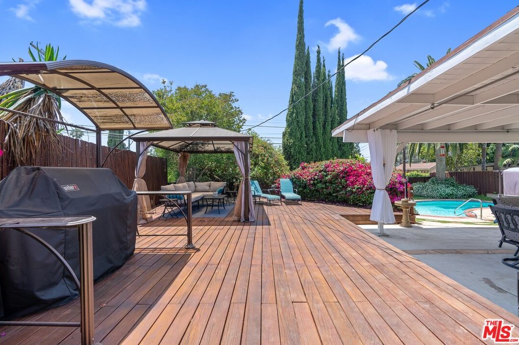 17260 Lahey St, San Fernando CA  91344-4141 exterior
