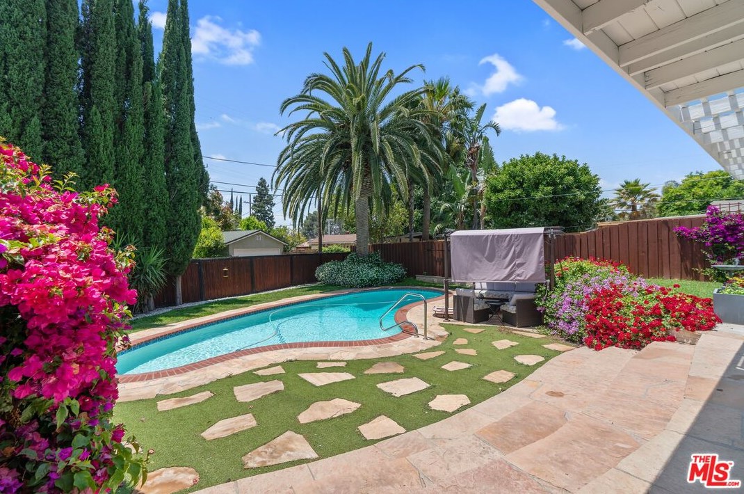 17260 Lahey St, San Fernando CA  91344-4141 exterior