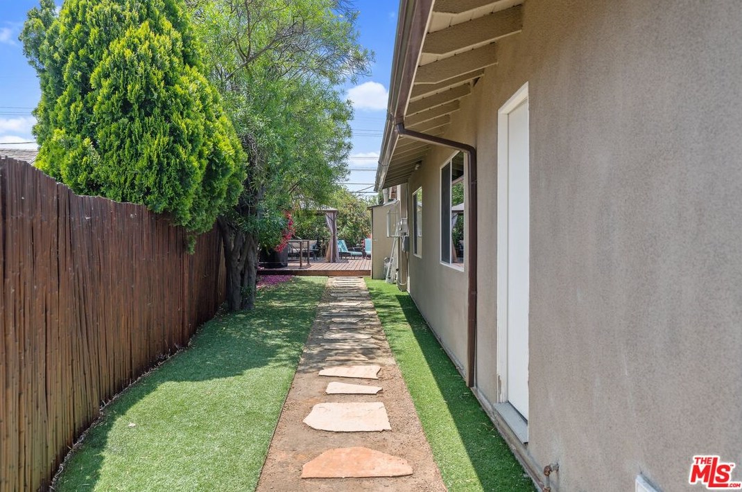 17260 Lahey St, San Fernando CA  91344-4141 exterior