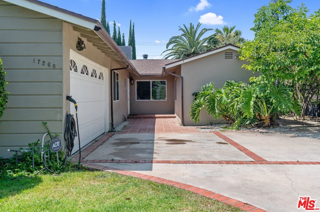 17260 Lahey St, San Fernando CA  91344-4141 exterior