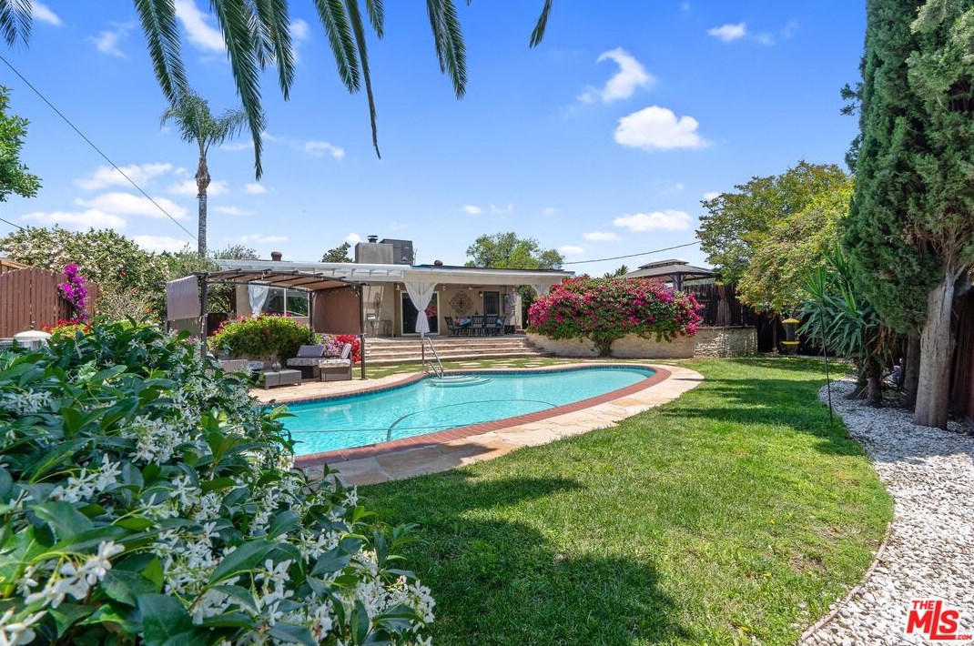 17260 Lahey St, San Fernando CA  91344-4141 exterior
