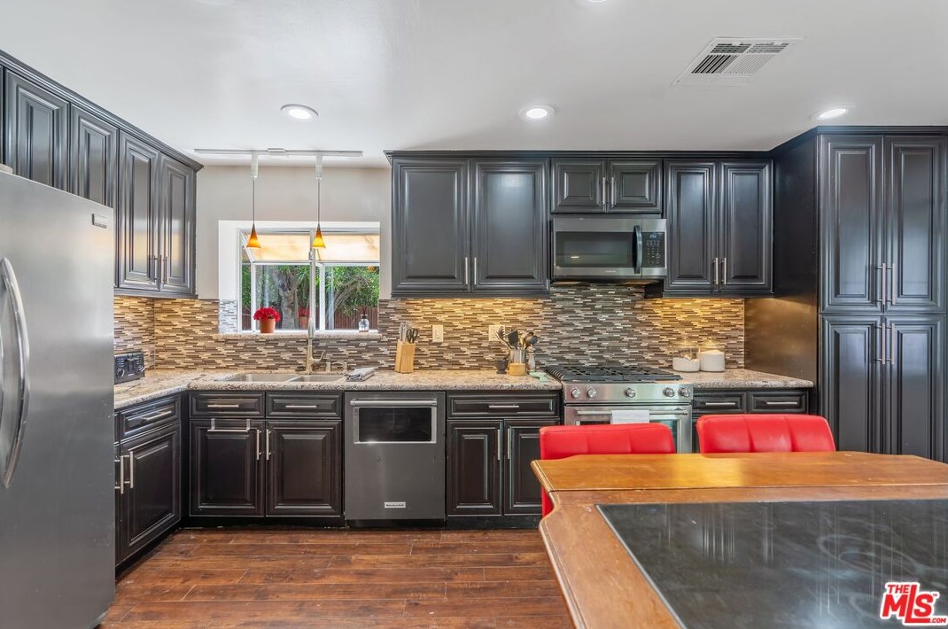 17260 Lahey St, San Fernando CA  91344-4141 exterior
