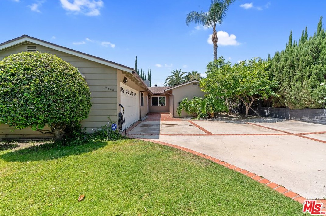 17260 Lahey St, San Fernando CA  91344-4141 exterior