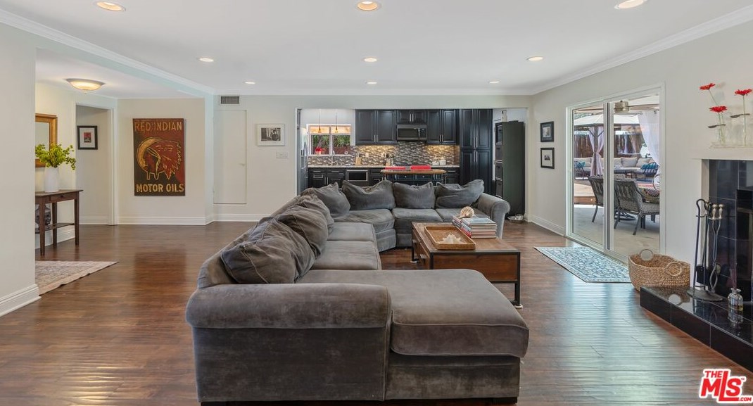 17260 Lahey St, San Fernando CA  91344-4141 exterior