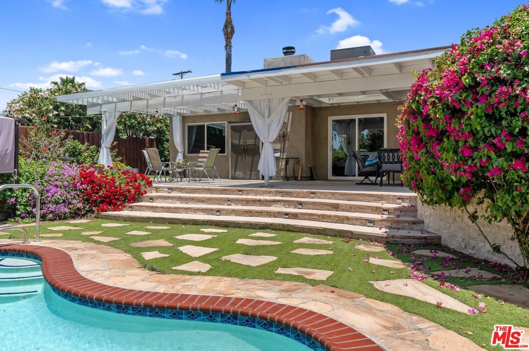 17260 Lahey St, San Fernando CA  91344-4141 exterior
