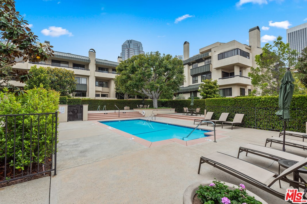 2246 Century Hl, Los Angeles CA  90067-3506 exterior