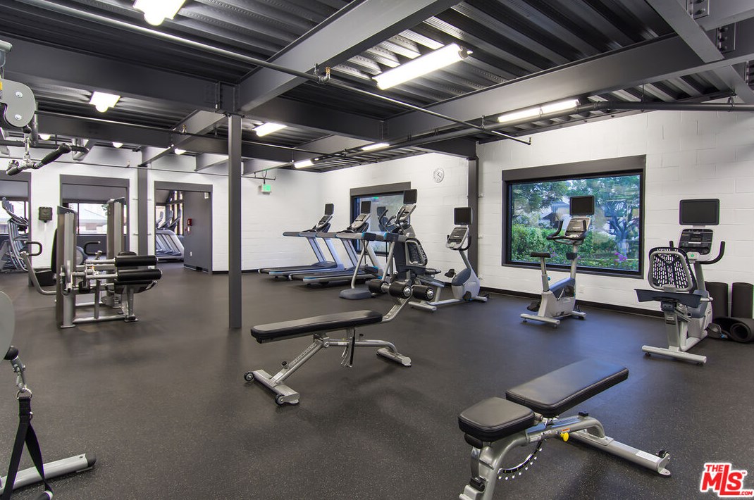 2246 Century Hl, Los Angeles CA  90067-3506 exterior