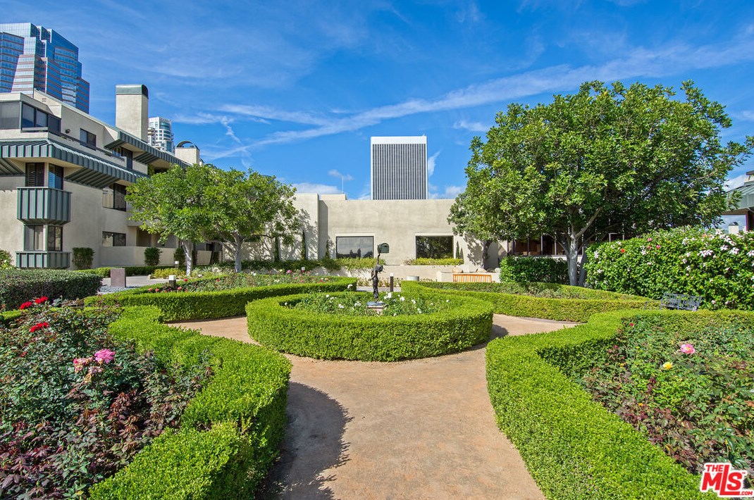 2246 Century Hl, Los Angeles CA  90067-3505 exterior