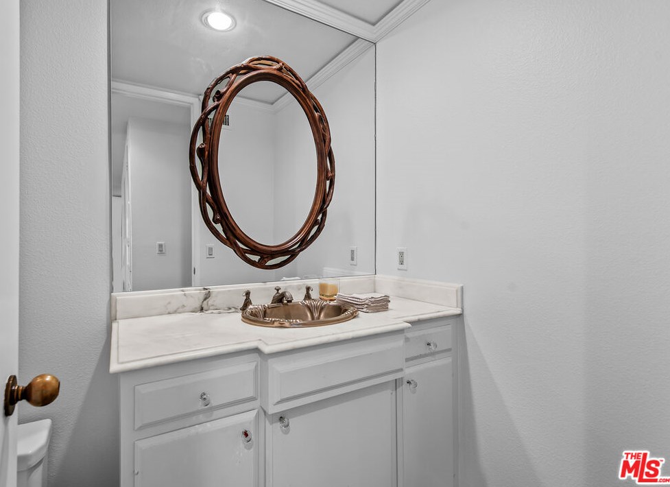 2246 Century Hl, Los Angeles CA  90067-3506 exterior