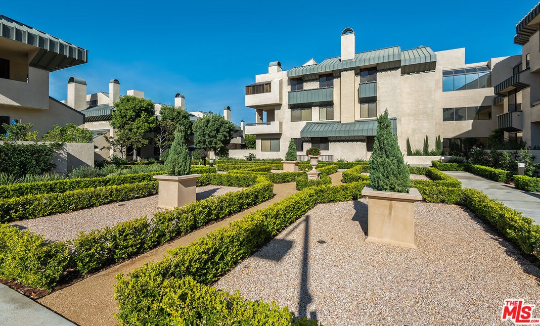 2246 Century Hl, Los Angeles CA  90067-3506 exterior