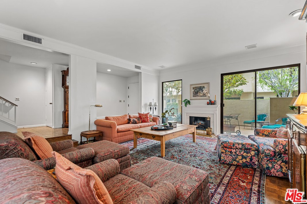 2246 Century Hl, Los Angeles CA  90067-3506 exterior