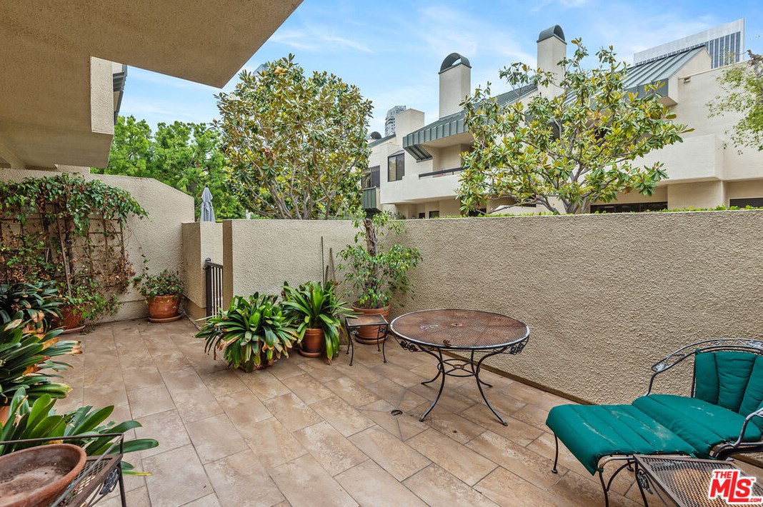 2246 Century Hl, Los Angeles CA  90067-3506 exterior