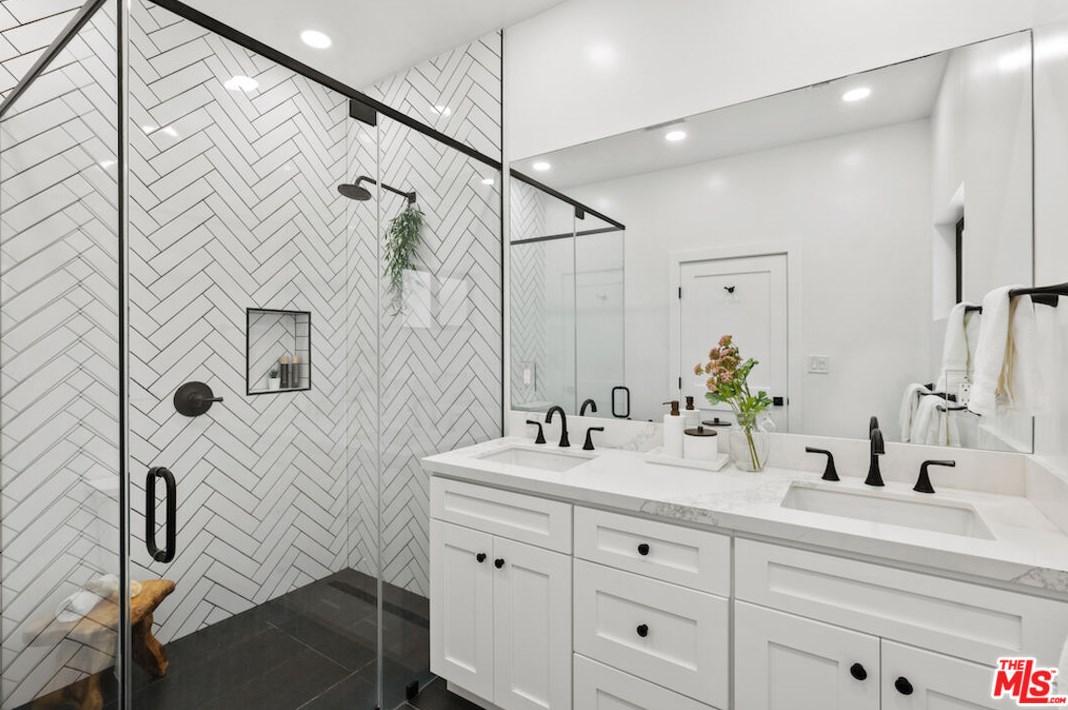 11416 Mccune Ave, Los Angeles CA  90066-3637 exterior