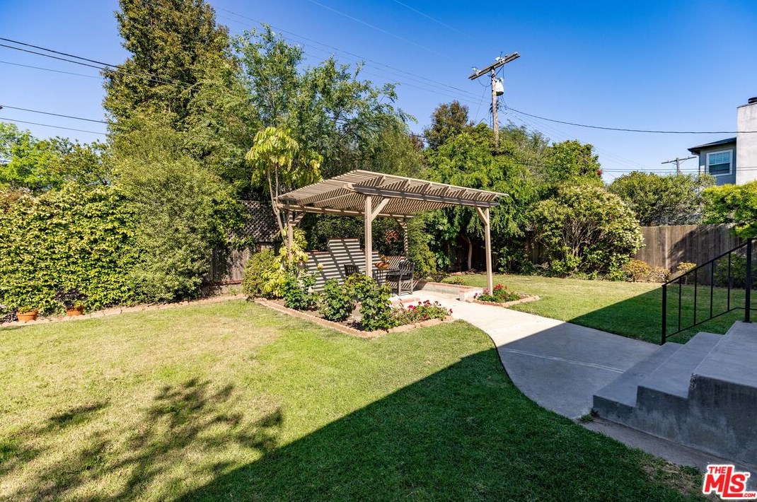 7728 Hindry Ave, Los Angeles CA  90045-5728 exterior