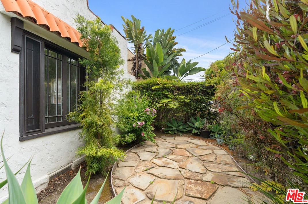 440 Ximeno Ave, Long Beach CA  90815-2541 exterior