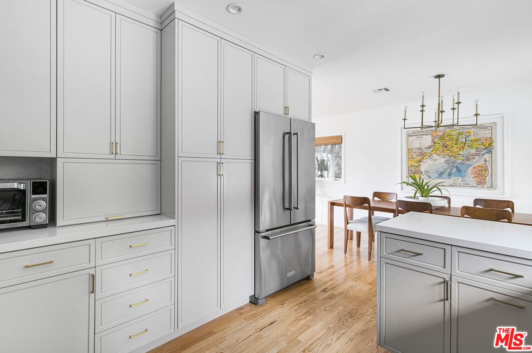 1600 Marion Dr, Glendale CA  91205-3752 exterior