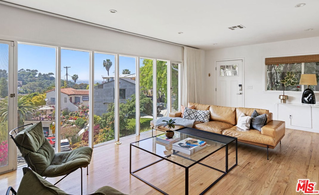 1600 Marion Dr, Glendale CA  91205-3752 exterior