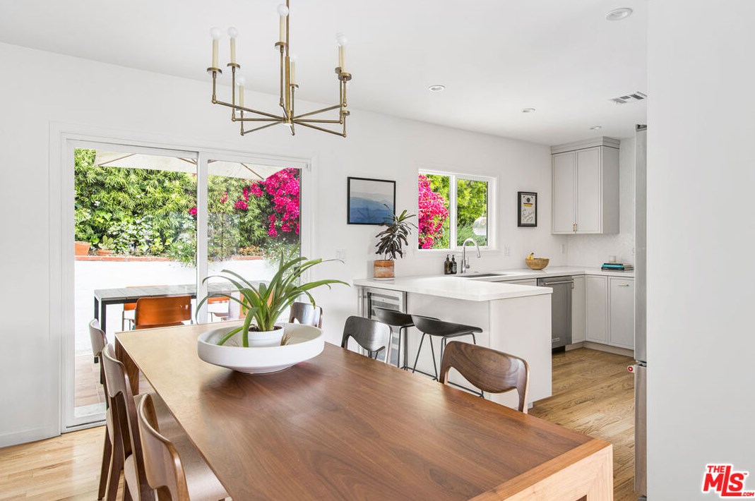 1600 Marion Dr, Glendale CA  91205-3752 exterior