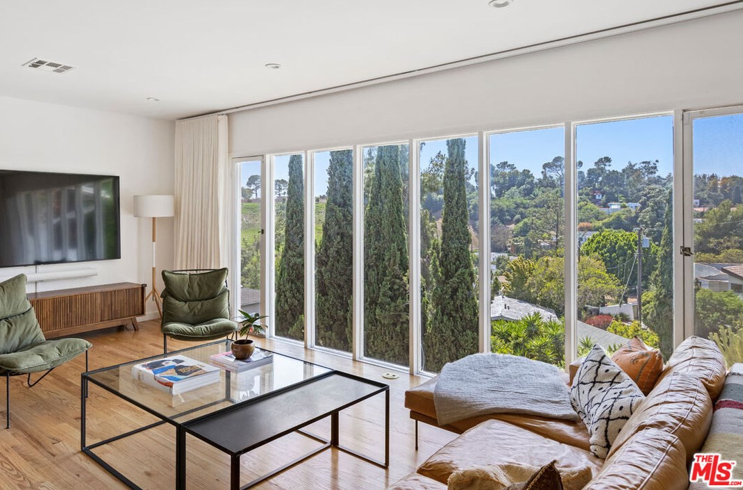 1600 Marion Dr, Glendale CA  91205-3752 exterior