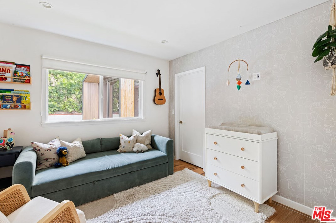 1600 Marion Dr, Glendale CA  91205-3752 exterior