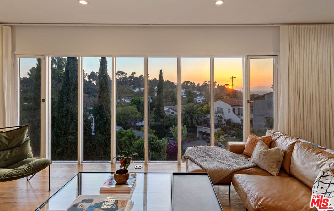 1600 Marion Dr, Glendale CA  91205-3723 exterior