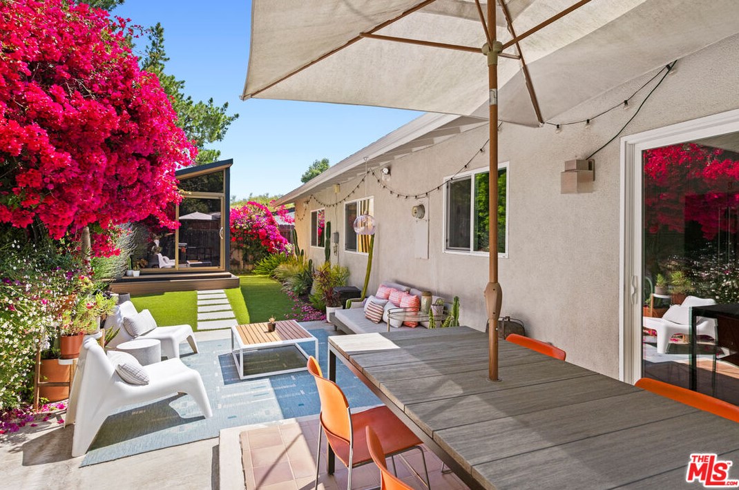 1600 Marion Dr, Glendale CA  91205-3752 exterior